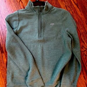 Vineyard vine size small half zipper pull over